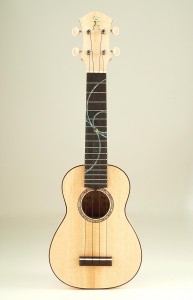 重人モデルウクレレのポートレイト 重人モデルウクレレのポートレイト