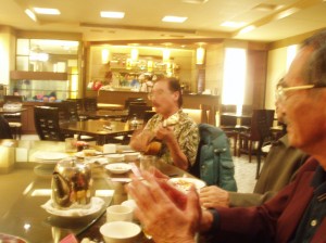 ホテルのレストランでうちあげ ホテルのレストランでうちあげ